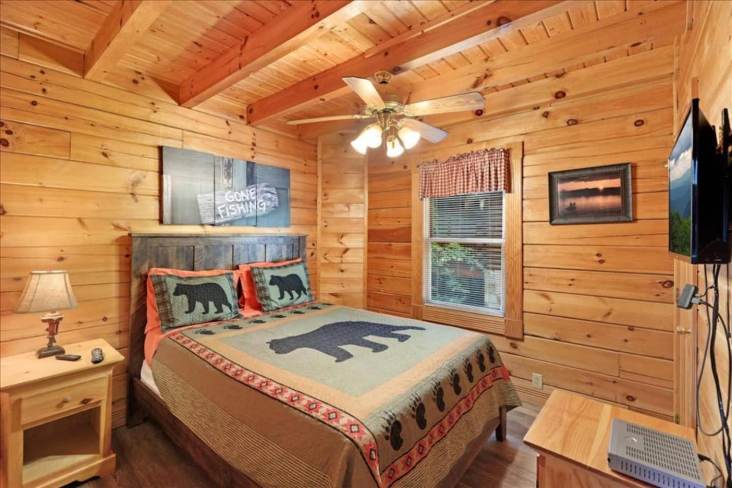 5Br Smoky Cabin Hot Tub, Games, 1 Mi To Parkway Pigeon Forge Bagian luar foto