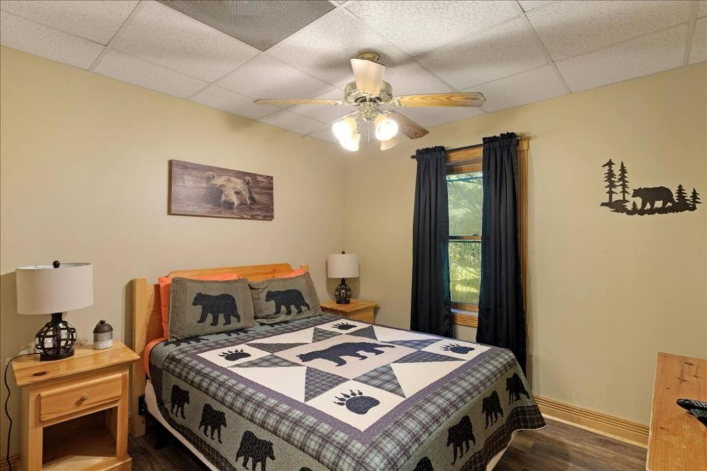 5Br Smoky Cabin Hot Tub, Games, 1 Mi To Parkway Pigeon Forge Bagian luar foto