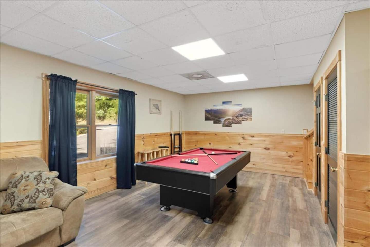 5Br Smoky Cabin Hot Tub, Games, 1 Mi To Parkway Pigeon Forge Bagian luar foto