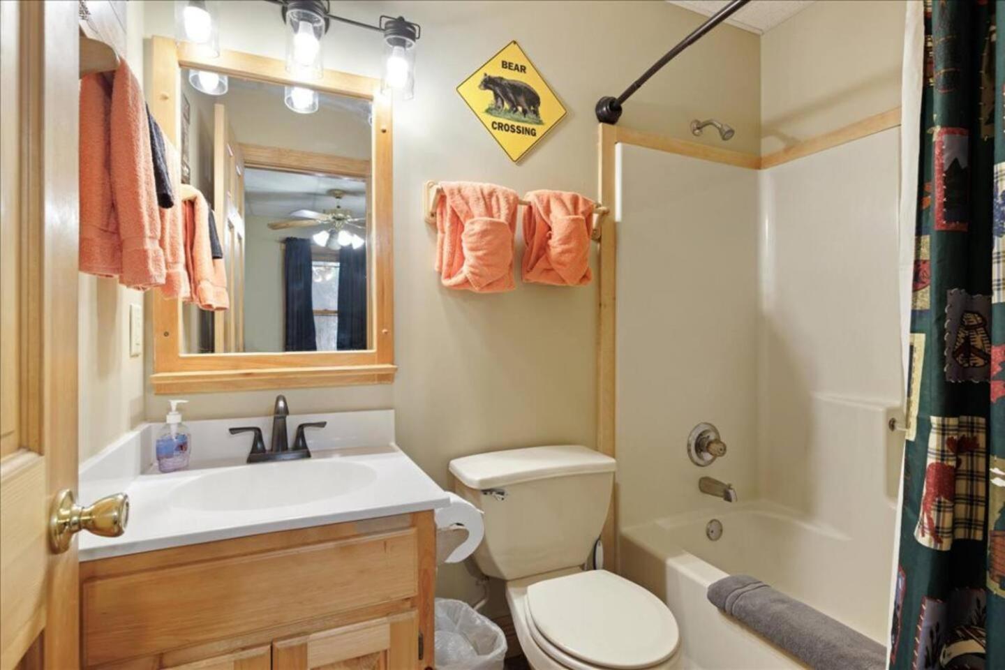 5Br Smoky Cabin Hot Tub, Games, 1 Mi To Parkway Pigeon Forge Bagian luar foto