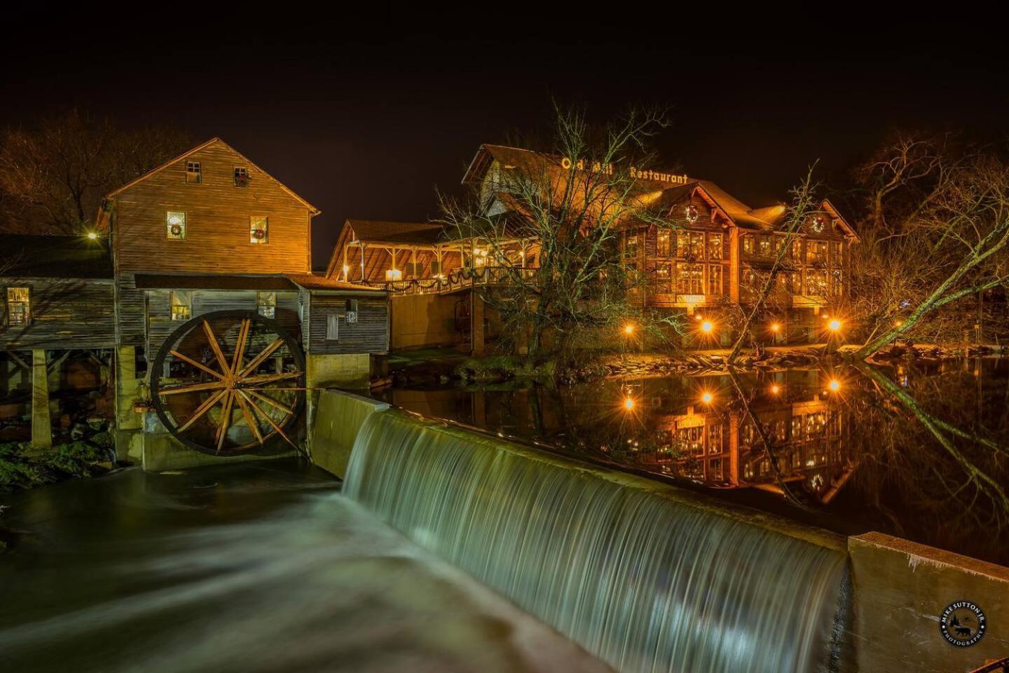 5Br Smoky Cabin Hot Tub, Games, 1 Mi To Parkway Pigeon Forge Bagian luar foto