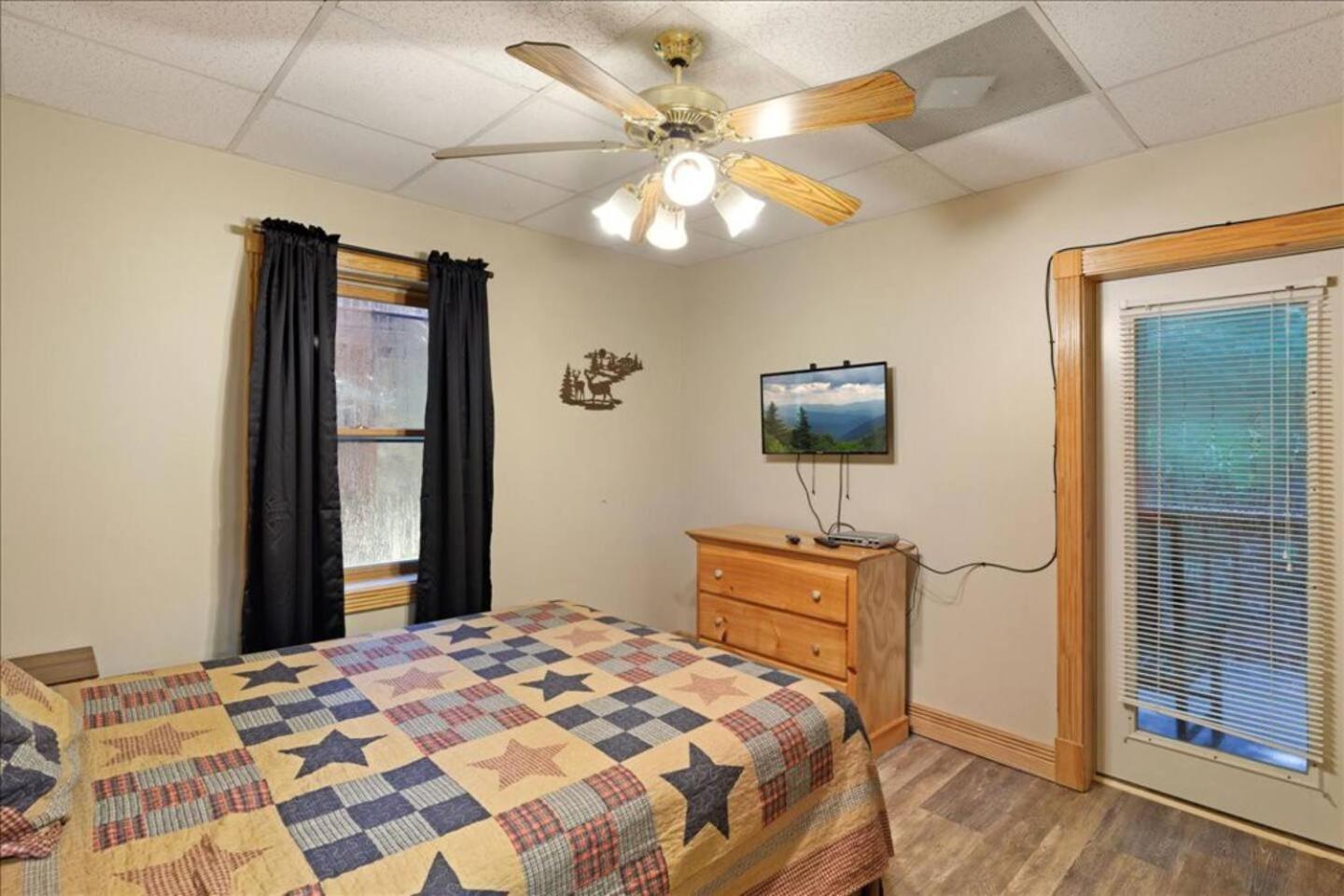 5Br Smoky Cabin Hot Tub, Games, 1 Mi To Parkway Pigeon Forge Bagian luar foto