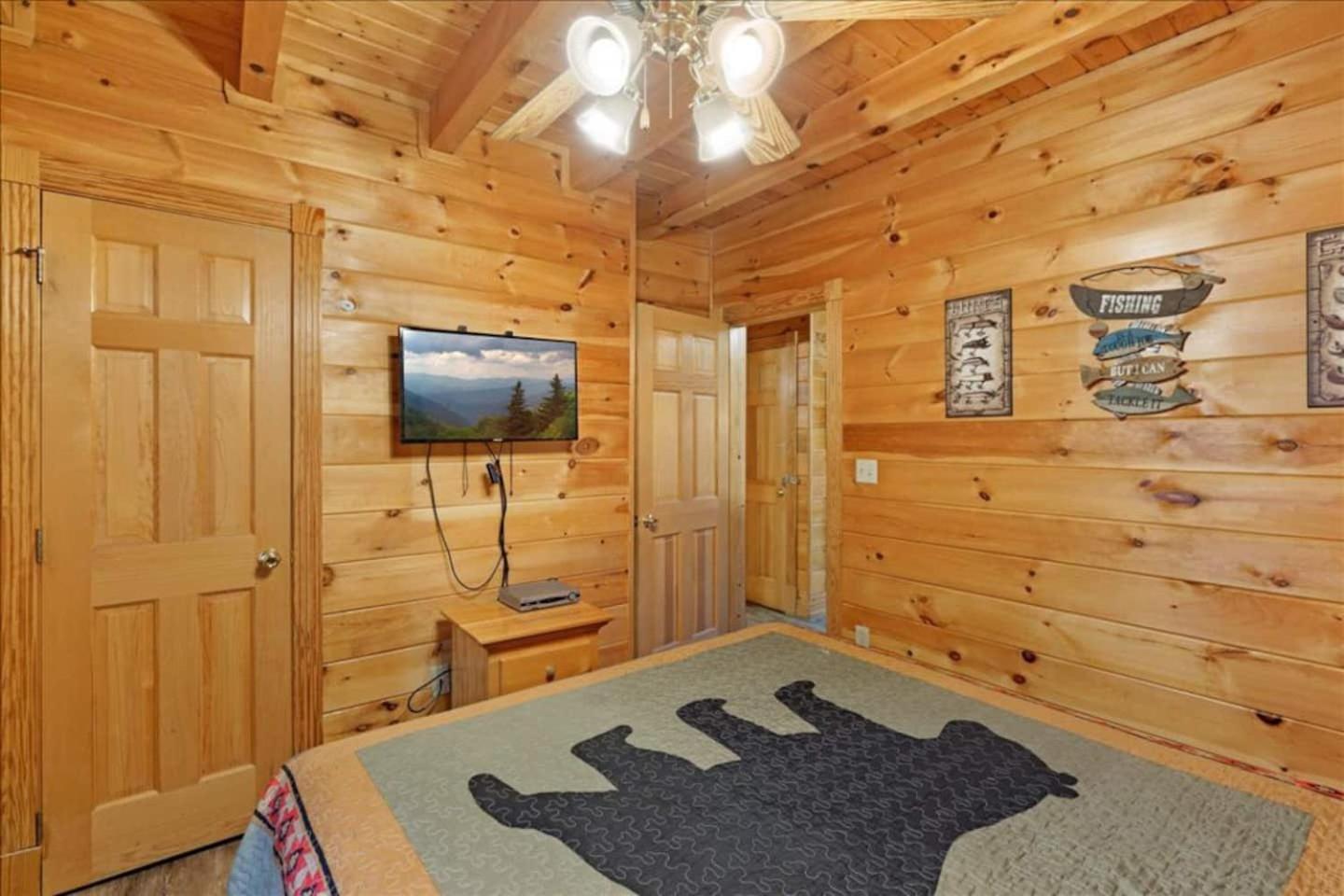 5Br Smoky Cabin Hot Tub, Games, 1 Mi To Parkway Pigeon Forge Bagian luar foto