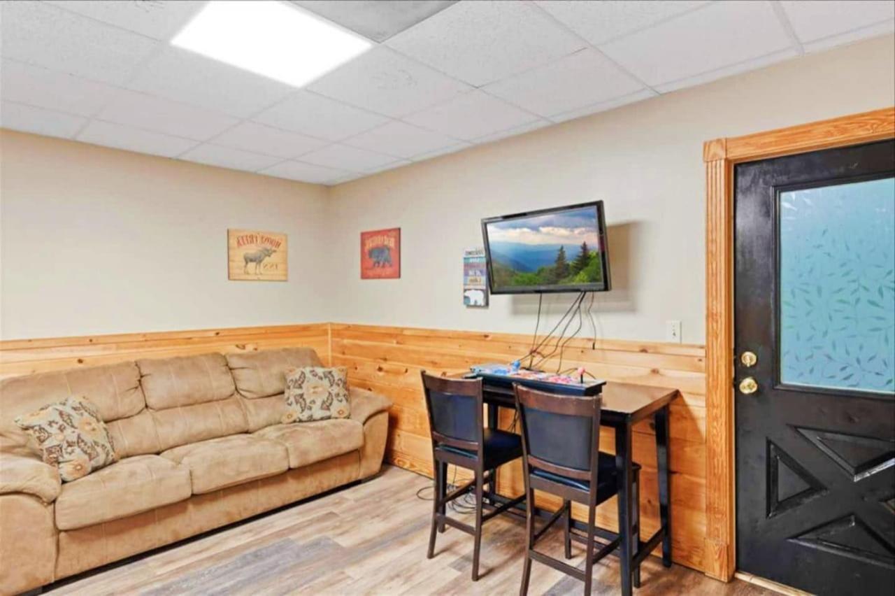 5Br Smoky Cabin Hot Tub, Games, 1 Mi To Parkway Pigeon Forge Bagian luar foto
